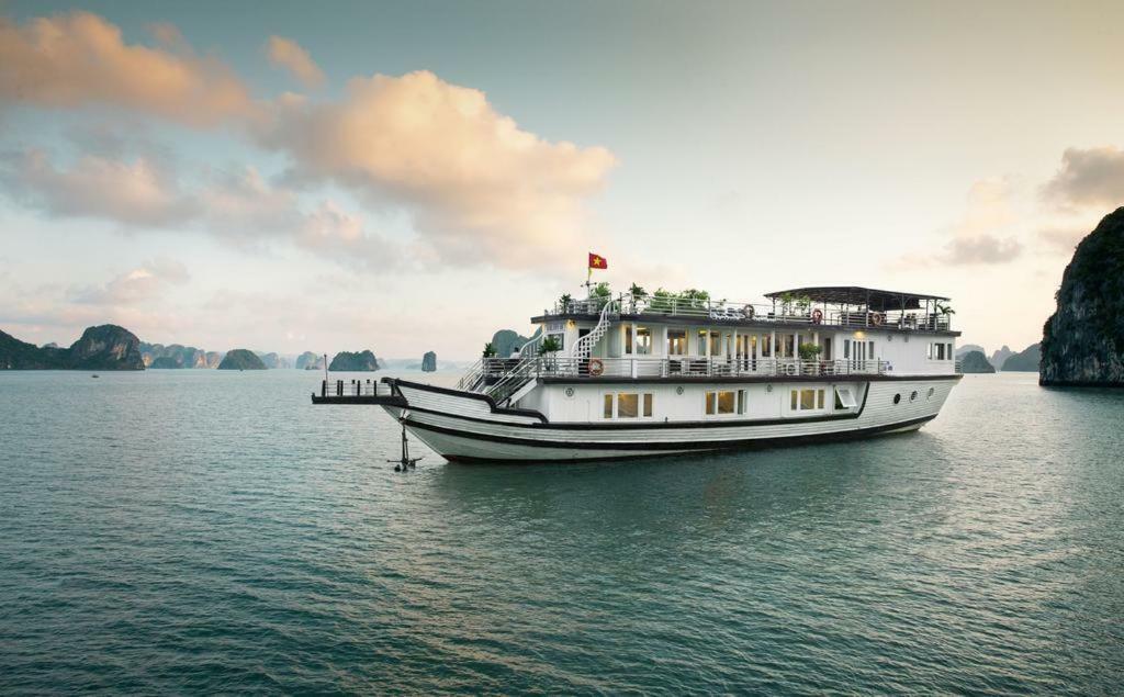 Отель Halong Majestic Legend Cruise Халонг Экстерьер фото